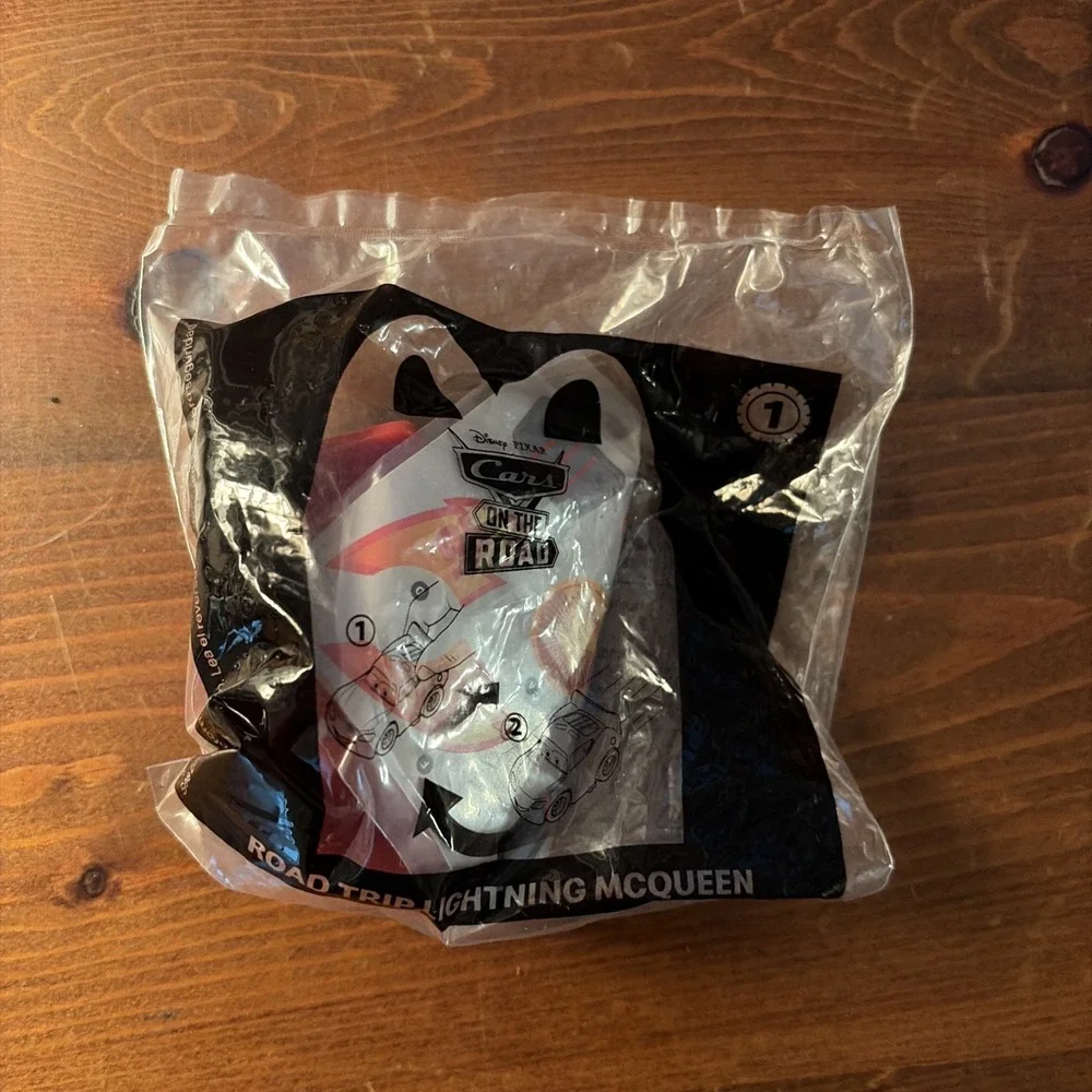 2022 McDonald's Happy Meal Cars on the Road #1 Road‎ Trip Lightning McQueen New
